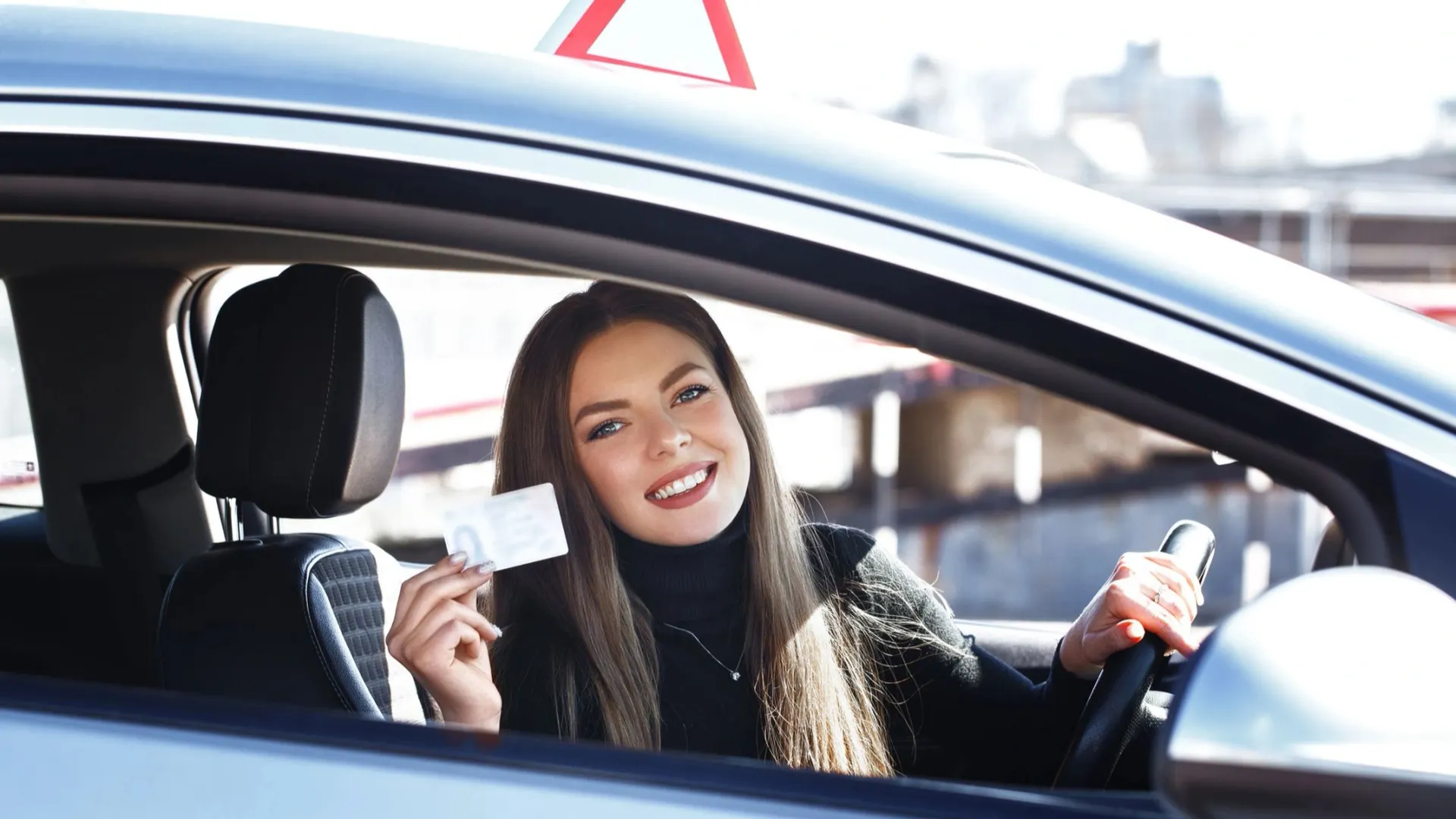Автошкола является первым этапом на пути становления водителя автомобиля. Многие новички задаются вопросом: какие именно бумаги необходимы для начала учебного процесса? Рассмотрим подробнее список документов, требуемый большинством учебных заведений нашей страны. Какие документы нужны для поступления в автошколу?